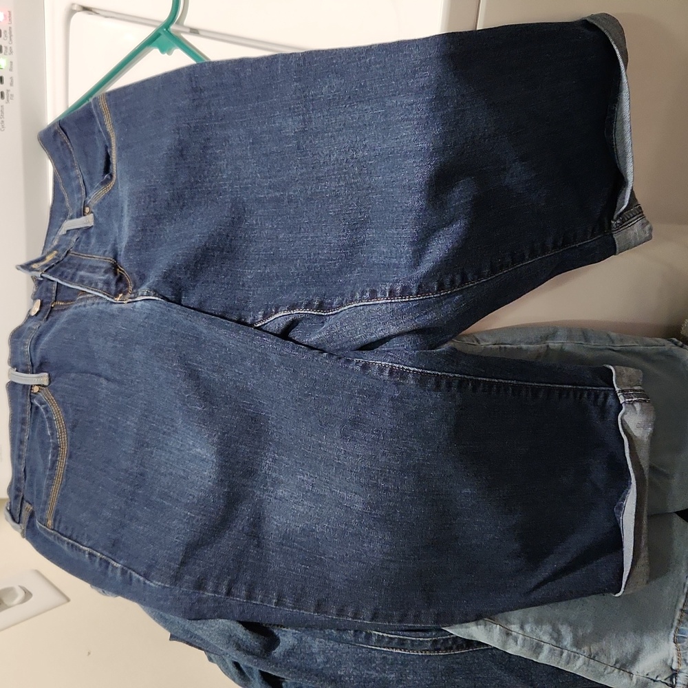Levi Capris..size 10